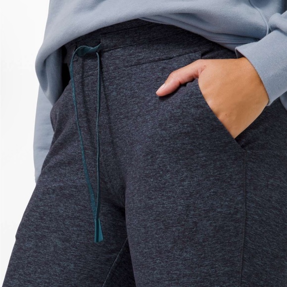 196 NWT Lululemon Ready to Rulu Jogger Crop Size 2 HTTN/BLK - Picture 3 of 3